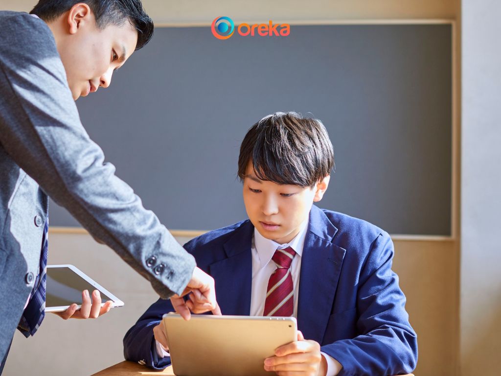Top 5 iPad Cho Học Sinh, Sinh Viên Đáng Mua Nhất Hiện Nay 2 ipad cho sinh viên, hình ảnh 2 người đang sử dụng ipad.